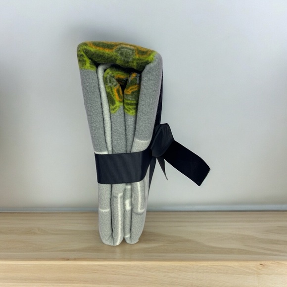 Halo Infinite Master Chief Plush BLANKET 40" x 50" FLEECE THROW Soft & Cozy New - Picture 4 of 6